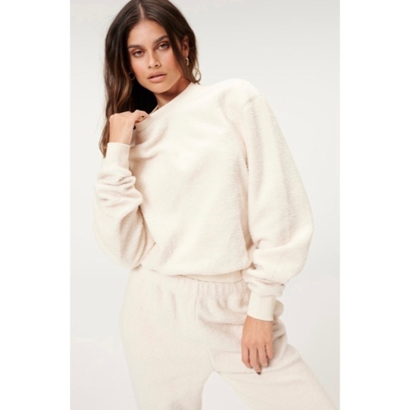Good American Sherpa Boyfriend Sweatshirt in Bone - Picture 1 of 9